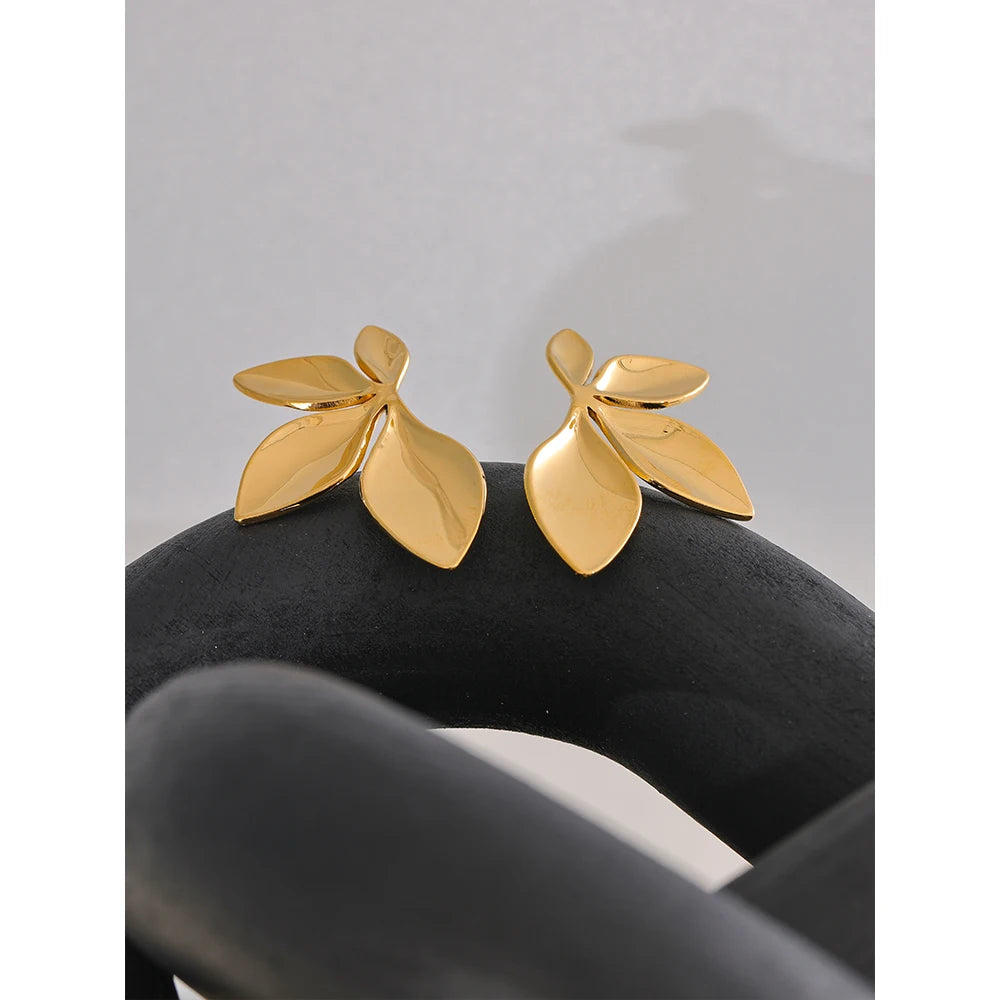Leaf Elegance Stud Earrings