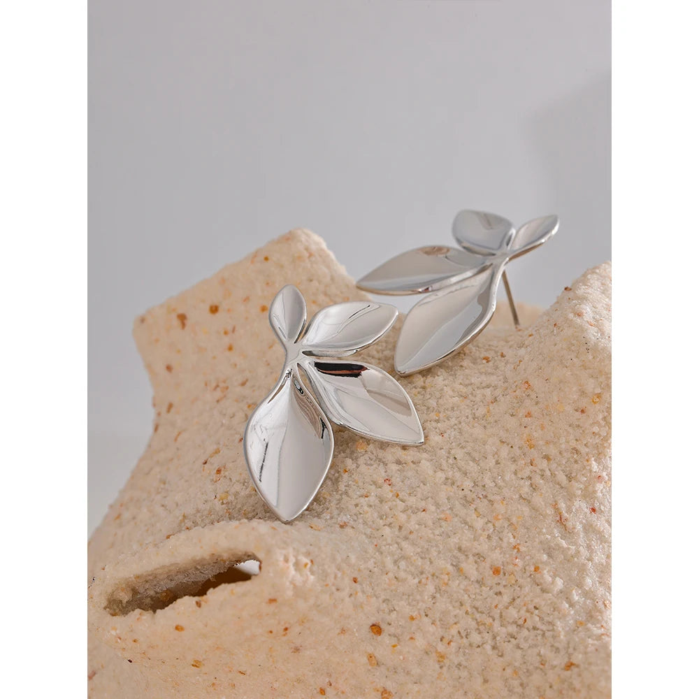 Leaf Elegance Stud Earrings
