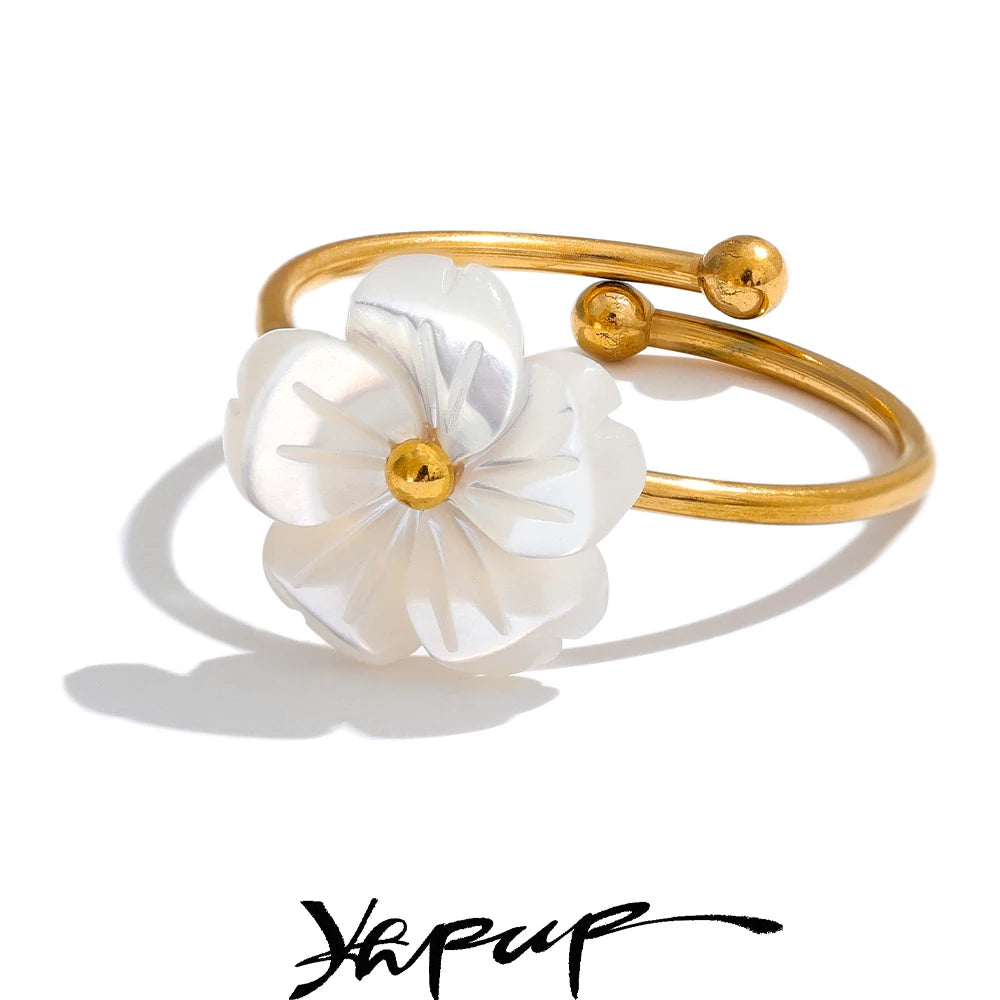 Yhpup Modischer, verstellbarer offener Ring mit natürlicher Muschelblume, süßer Edelstahl, 18 Karat PVD-beschichtet, Sommer- und Alltagsschmuck, Geschenk