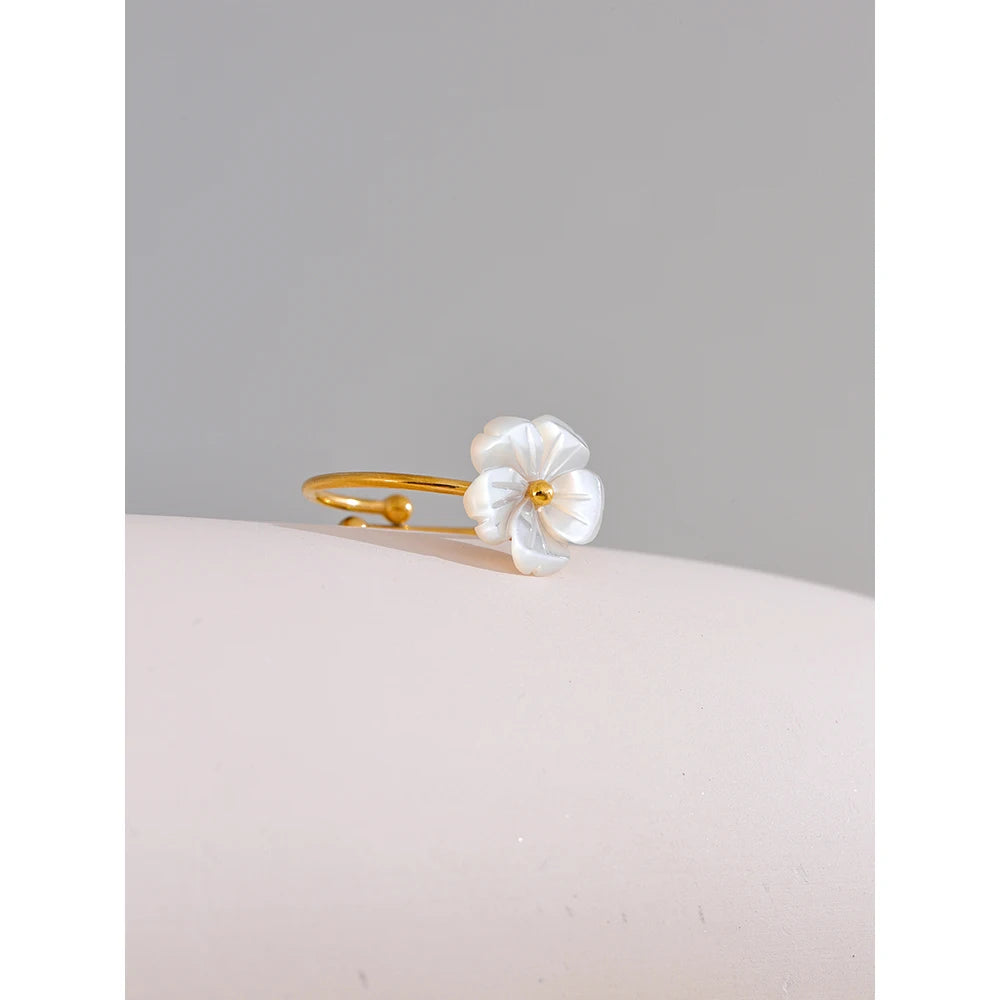 Yhpup Modischer, verstellbarer offener Ring mit natürlicher Muschelblume, süßer Edelstahl, 18 Karat PVD-beschichtet, Sommer- und Alltagsschmuck, Geschenk