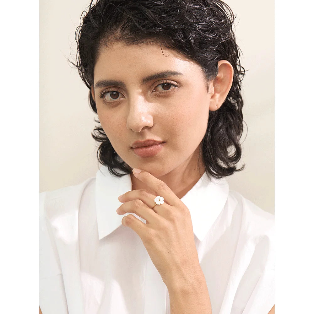 Yhpup Modischer, verstellbarer offener Ring mit natürlicher Muschelblume, süßer Edelstahl, 18 Karat PVD-beschichtet, Sommer- und Alltagsschmuck, Geschenk